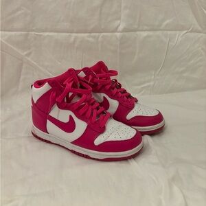 PINK NIKE DUNKS